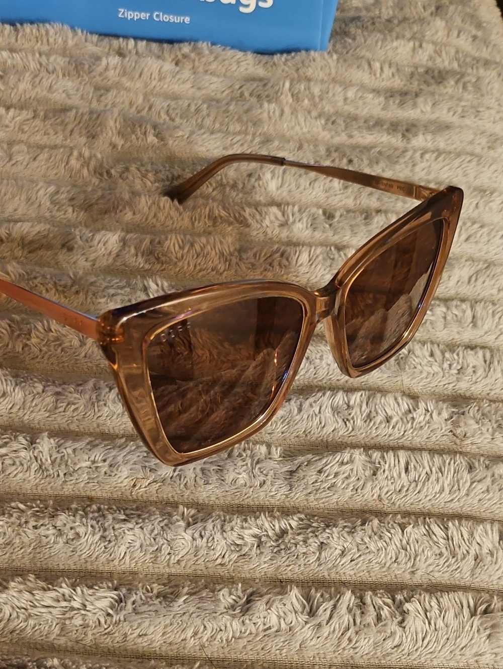 DIFF Eyewear Becky ....new